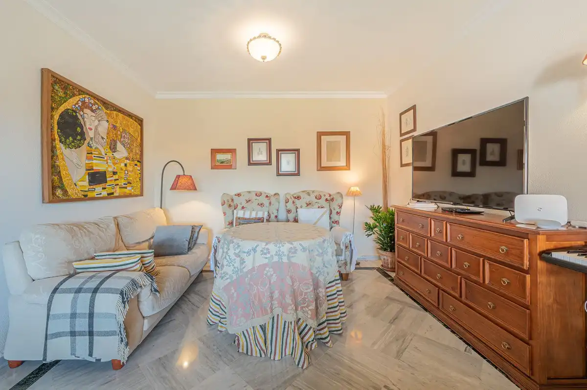 Sala d'estar de Àtic en venda en Marbella amb Aire condicionat, Terrassa i Moblat
