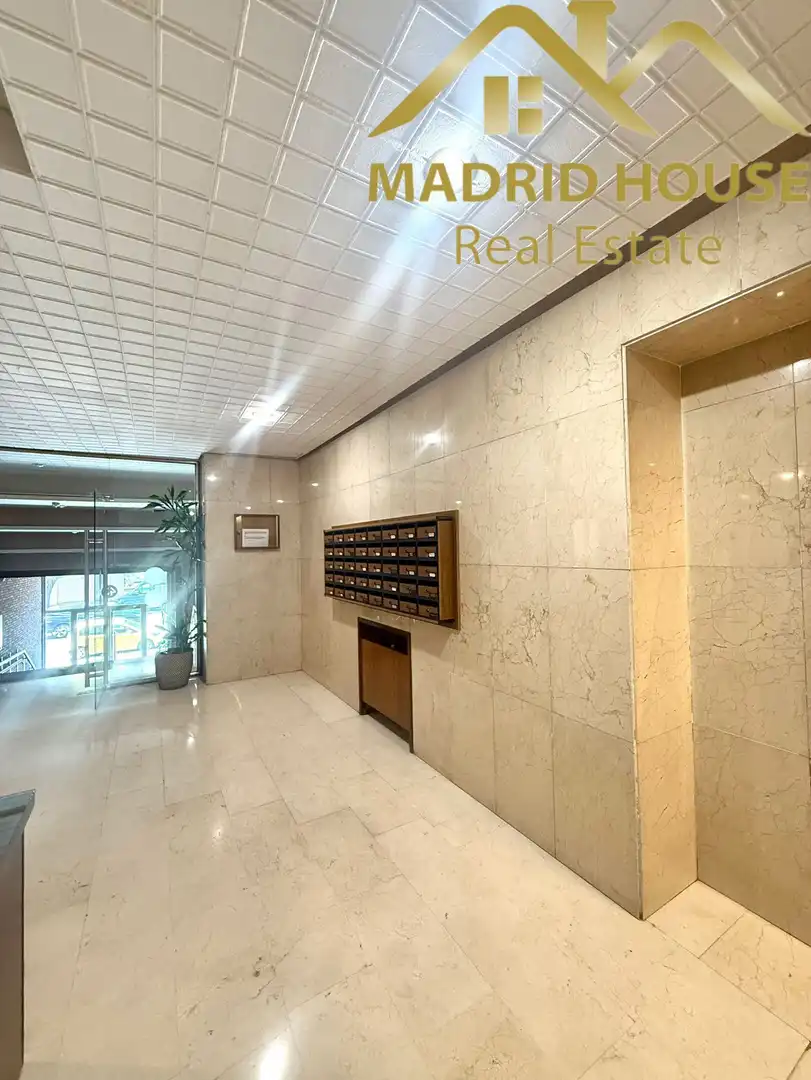 Büro zur Miete in Madrid mit Heizung und Terrasse