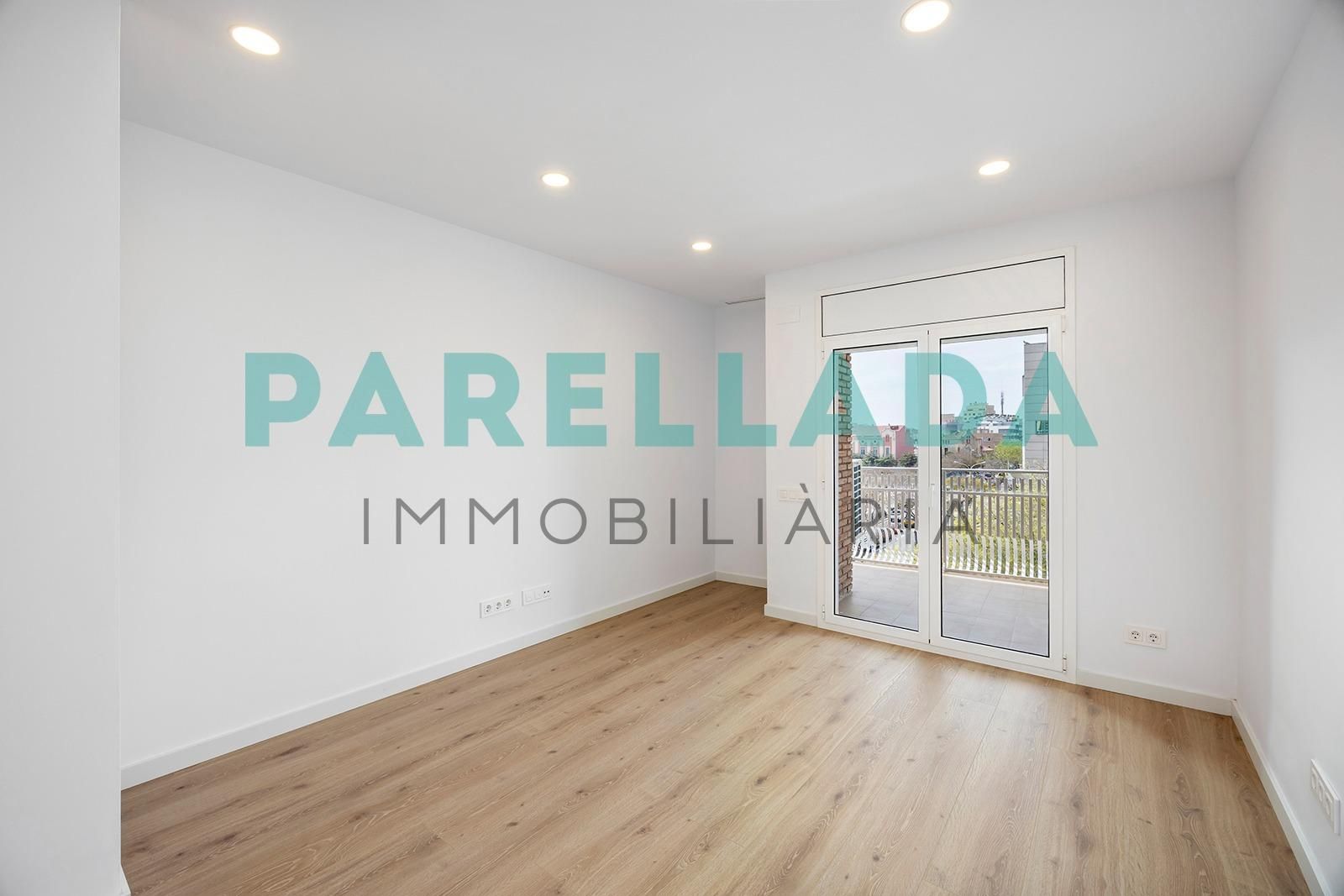 Bedroom of Flat for sale in Badalona  with Air Conditioner, Heating and Parquet flooring