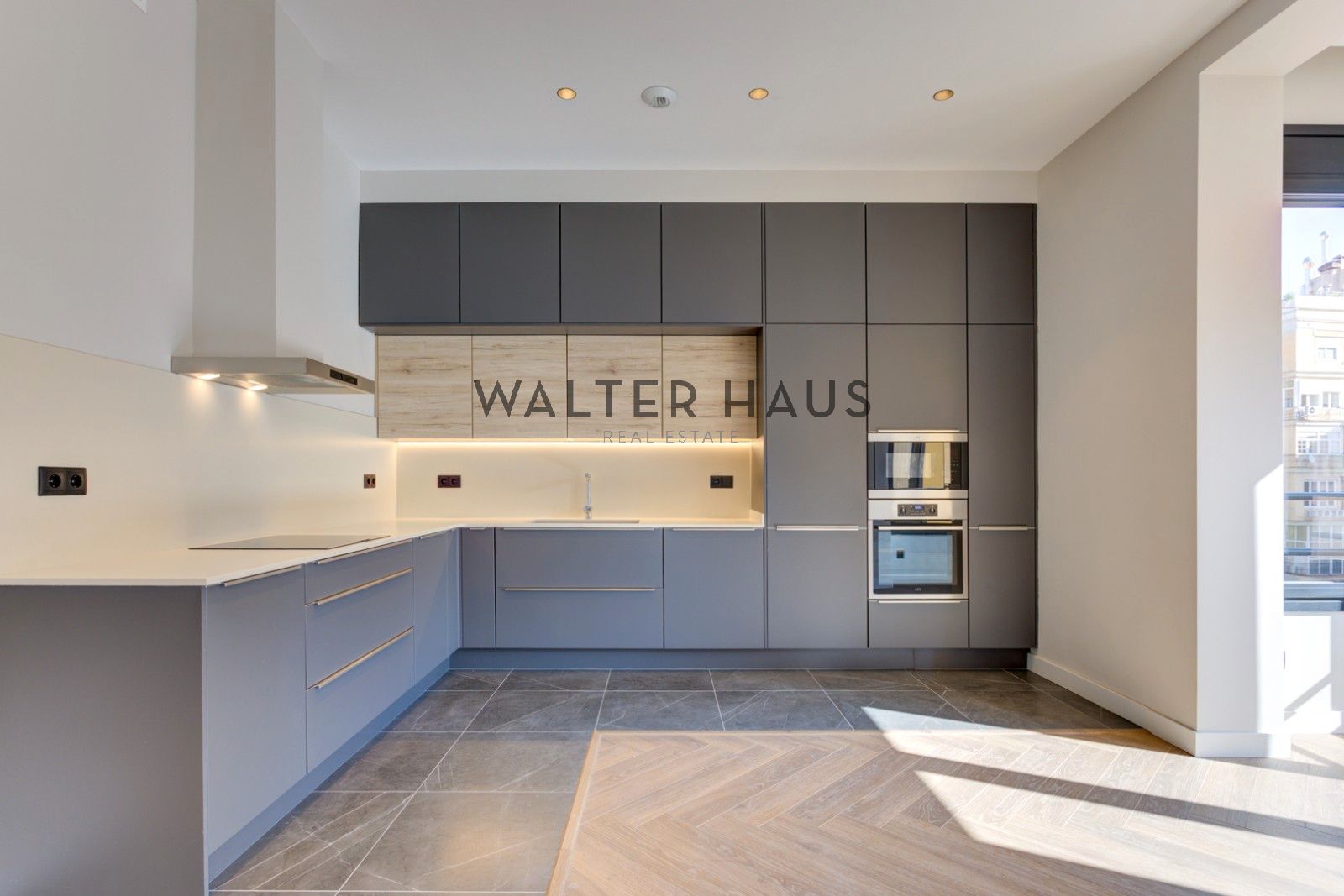 Kitchen of Flat for sale in  Barcelona Capital  with Air Conditioner, Heating and Oven