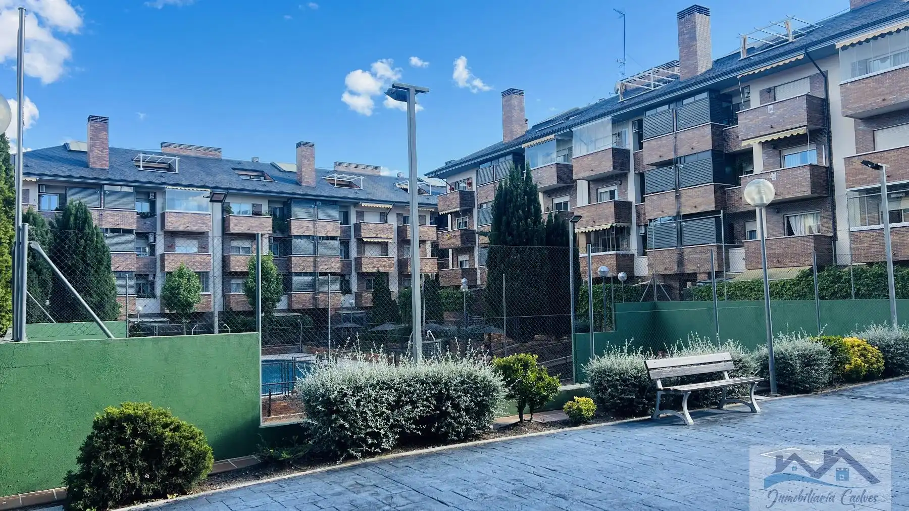 Vista exterior de Pis en venda en Boadilla del Monte amb Calefacció, Terrassa i Traster