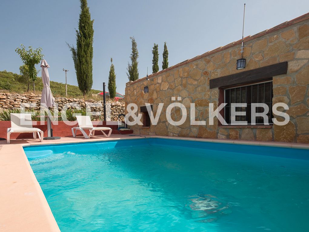 Swimming pool of House or chalet for sale in Enguera  with Air Conditioner, Heating and Private garden