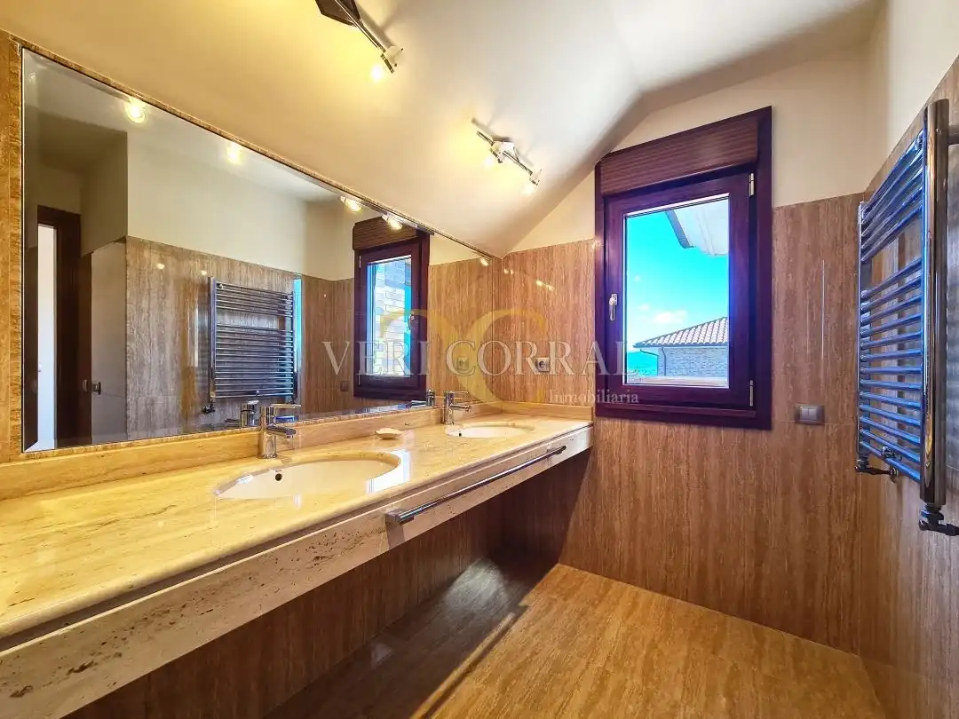 Baño de Casa o chalet en venta en Oviedo  con Calefacción, Jardín privado y Terraza