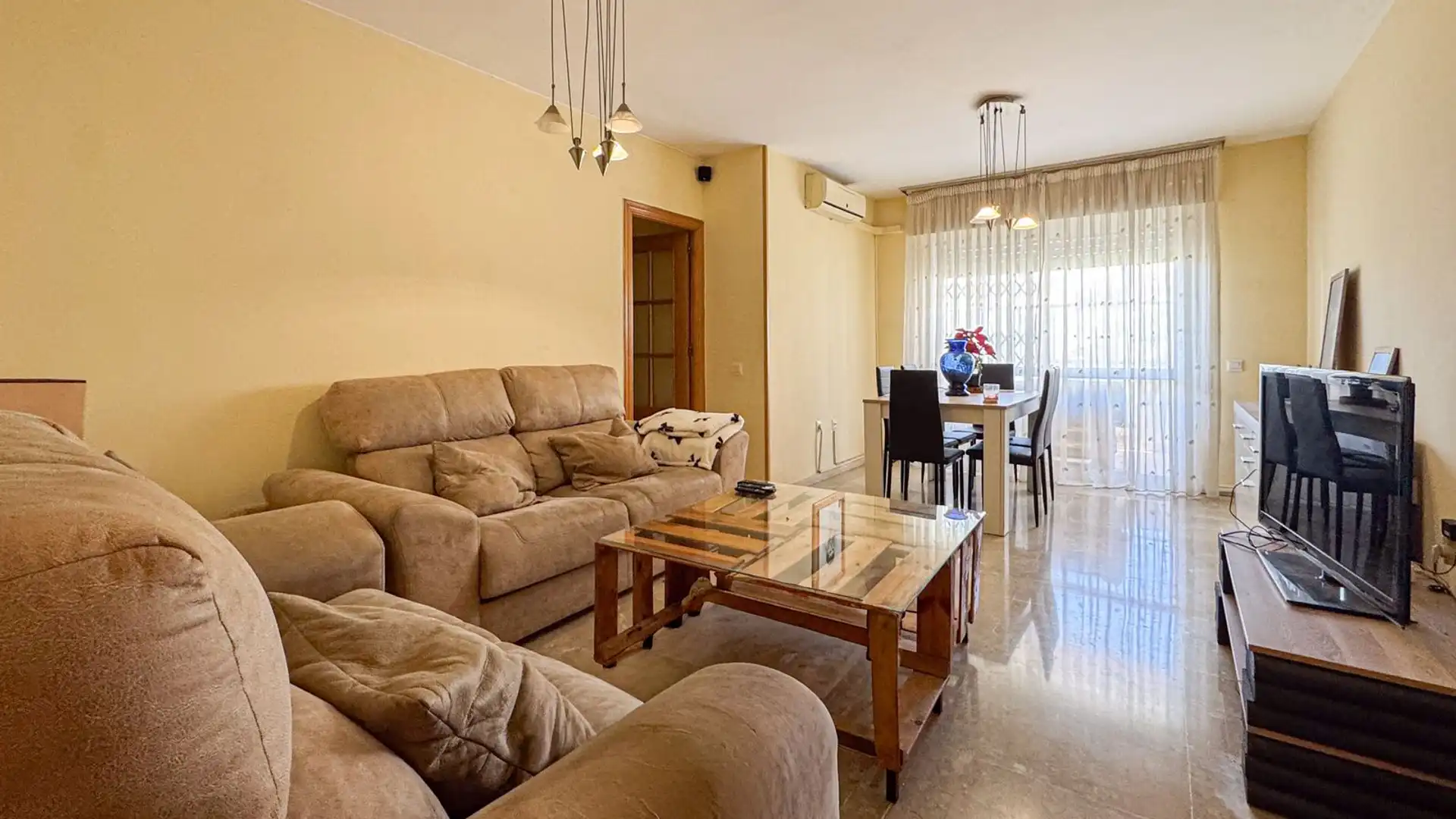 Sala d'estar de Pis en venda en Roquetas de Mar amb Terrassa, Traster i Piscina