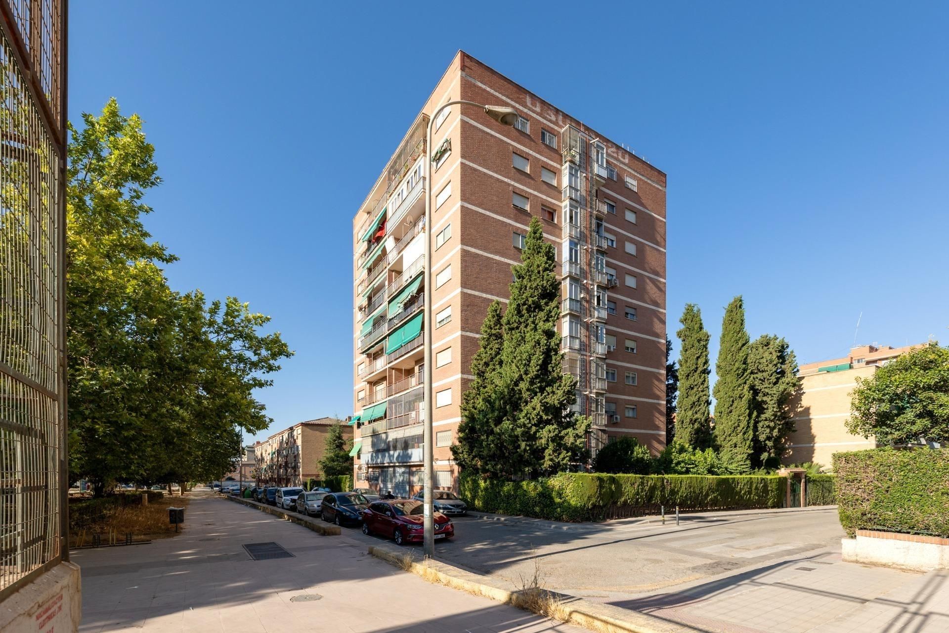 Vista exterior de Piso en venta en  Granada Capital con Balcón