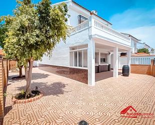 Exterior view of Country house for sale in La Carlota  with Terrace and Community pool