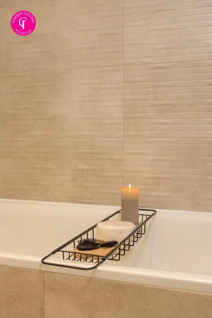 Baño de Piso en venta en Girona con Aire acondicionado, Calefacción y Balcón