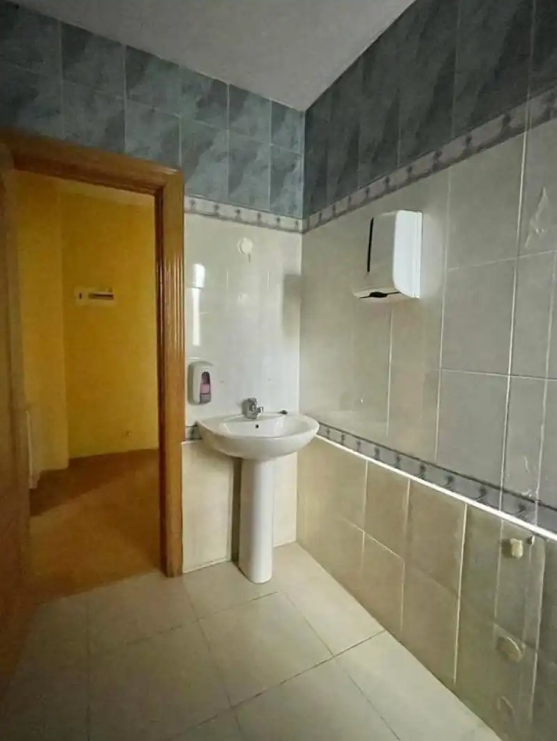 Baño de Local de alquiler en El Espinar con Calefacción