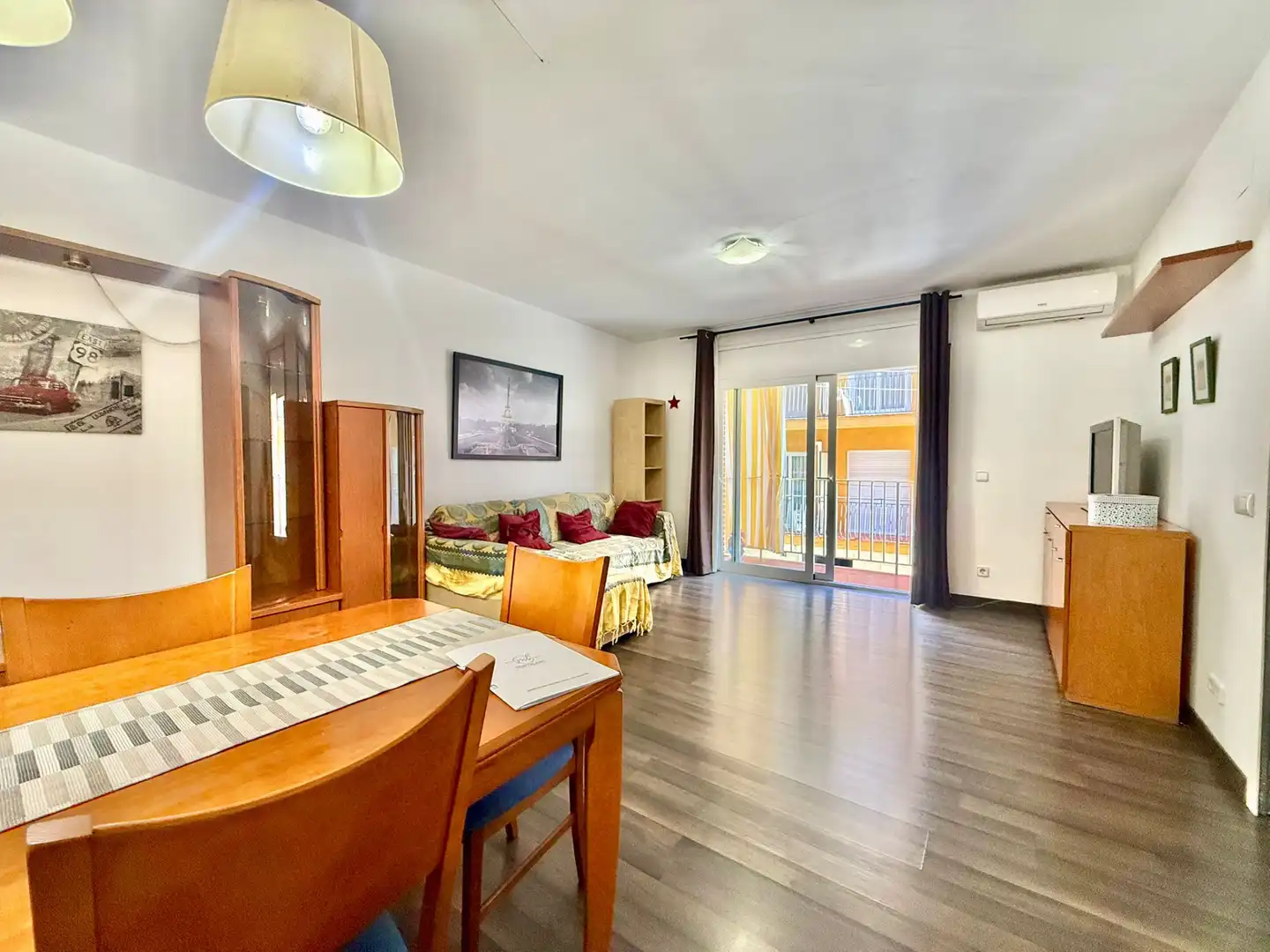 Living room of Flat for sale in Blanes  with Air Conditioner, Parquet flooring and Furnished