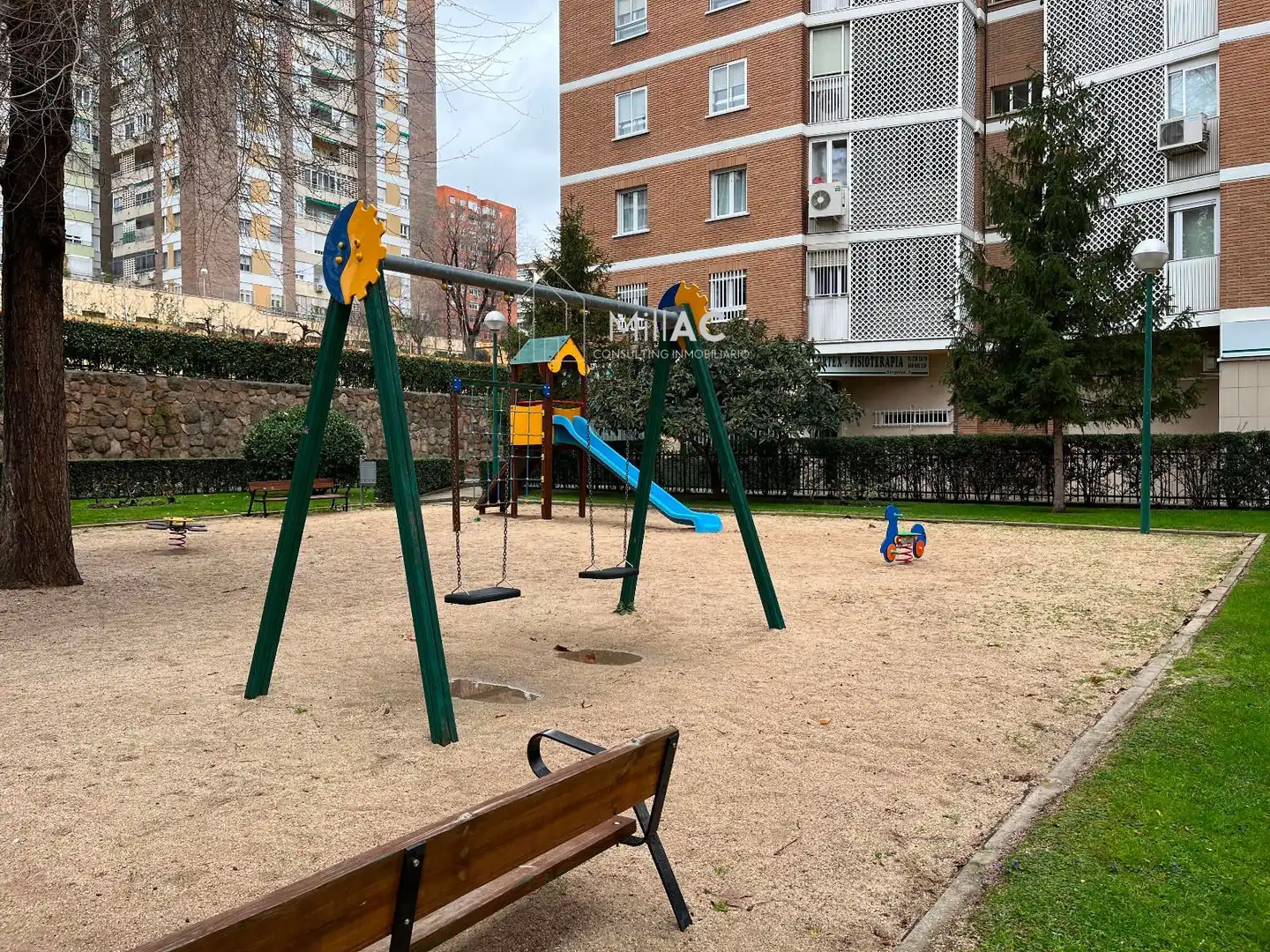 Parking de Piso en venta en Madrid con Calefacción, Terraza y Piscina