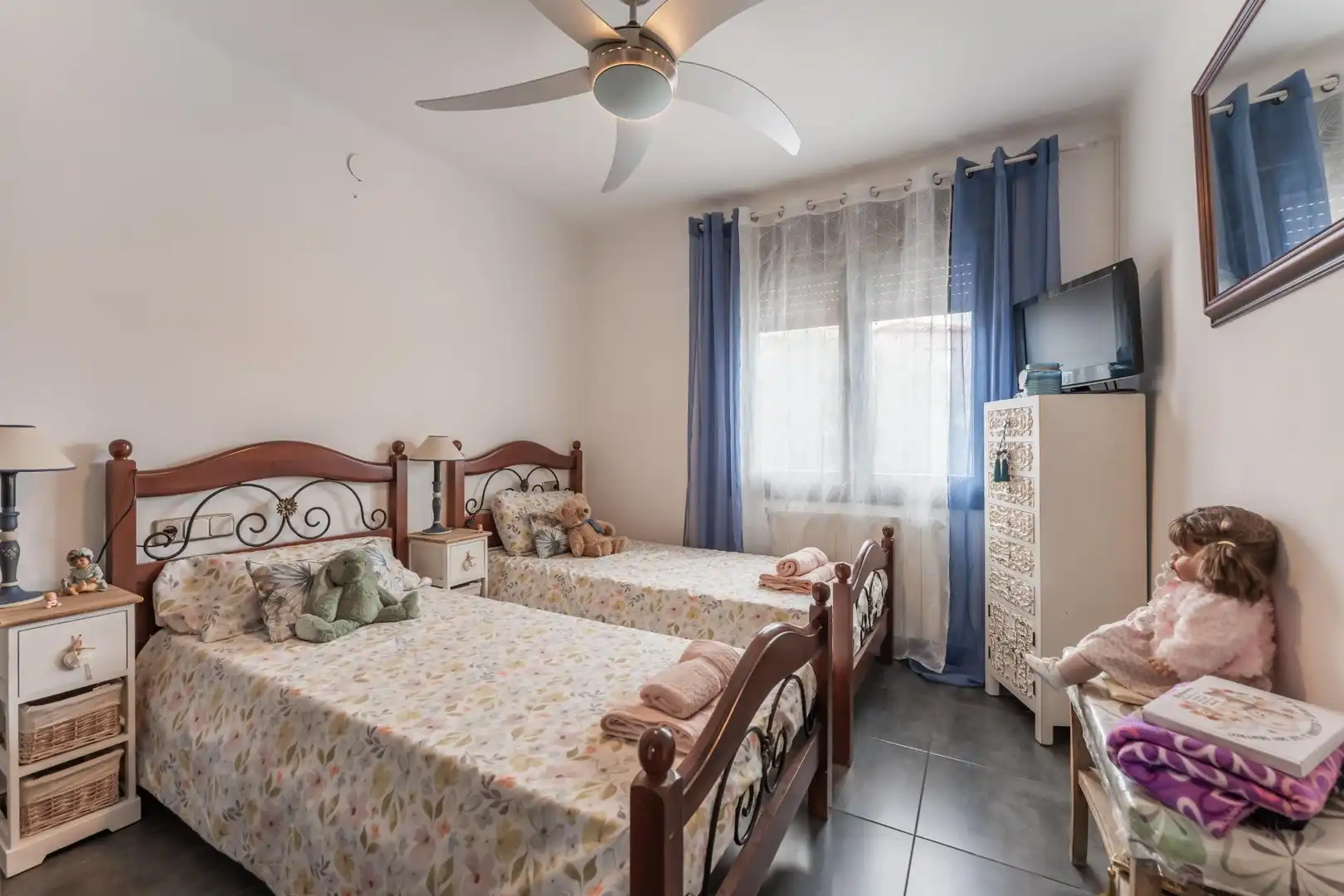 Habitación de Casa adosada en venta en Bigues i Riells del Fai con Aire acondicionado, Calefacción y Jardín privado