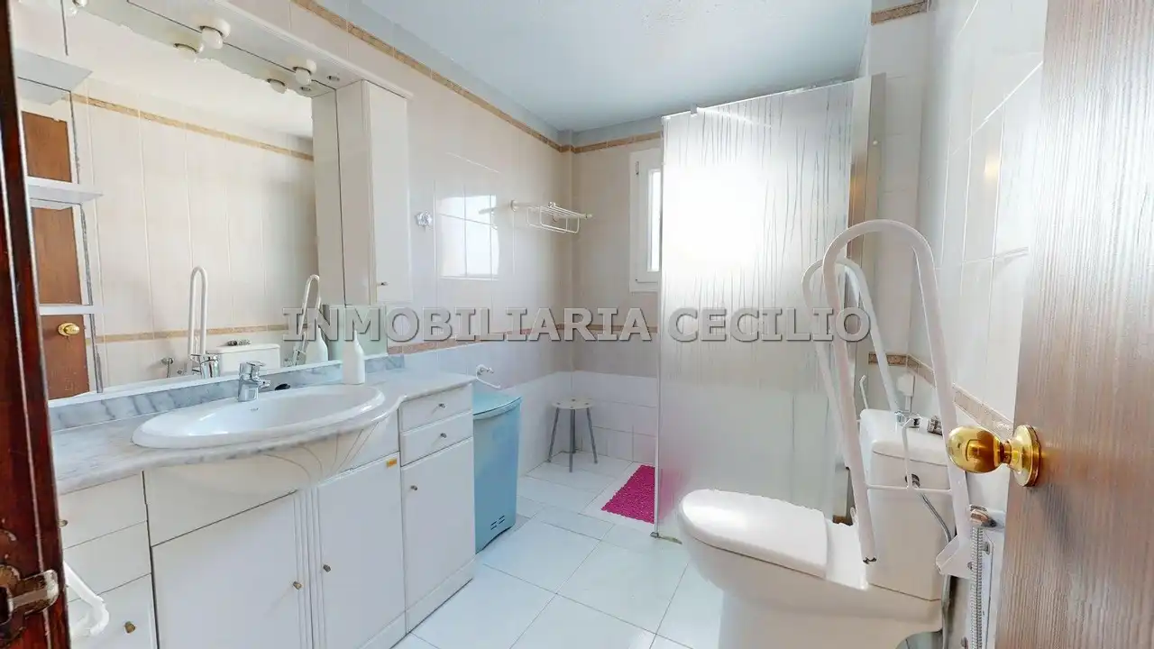 Baño de Piso en venta en Sant Antoni de Portmany con Aire acondicionado, Calefacción y Terraza