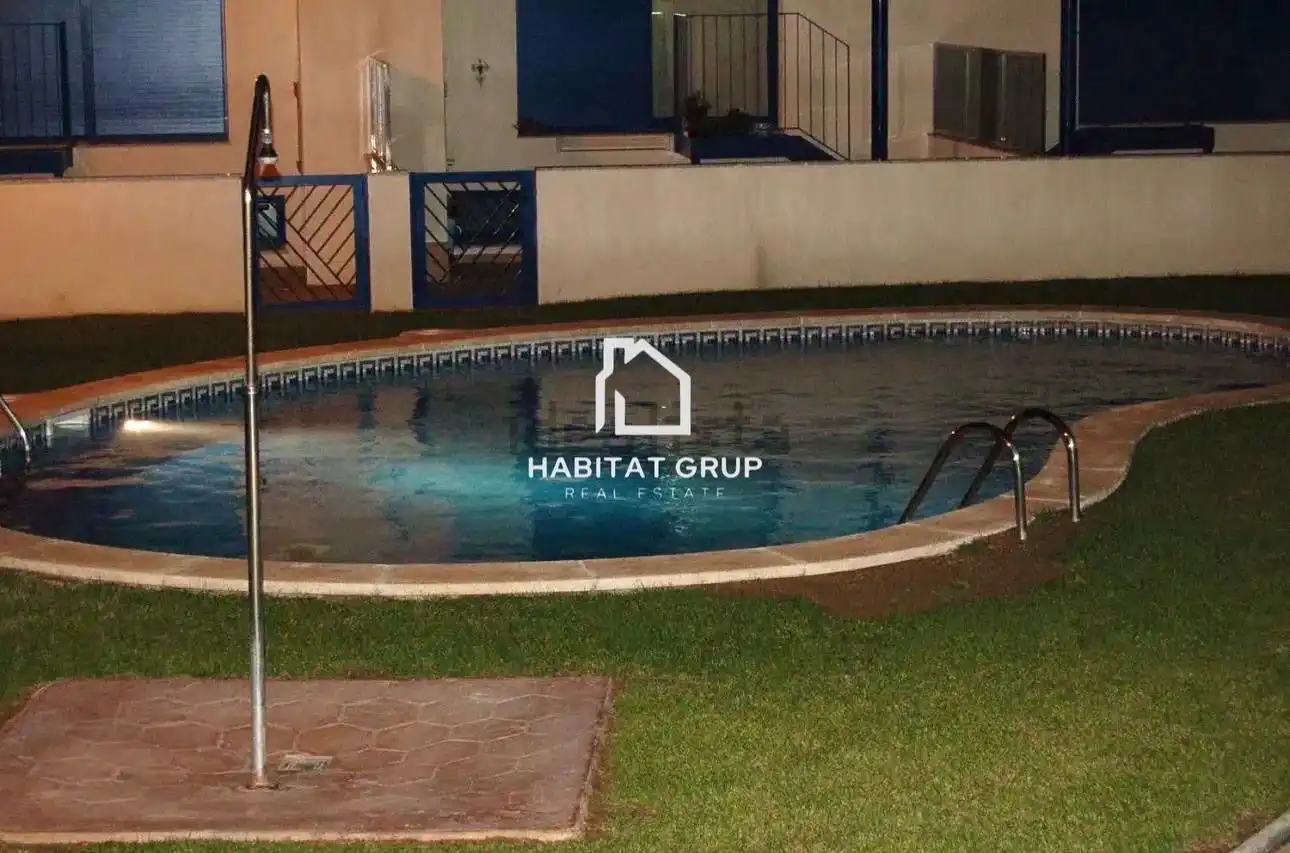Piscina de Casa adosada en venda en L'Ampolla amb Aire condicionat, Calefacció i Jardí privat