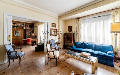 Living room of Flat for sale in  Madrid Capital  with Air Conditioner, Terrace and Balcony