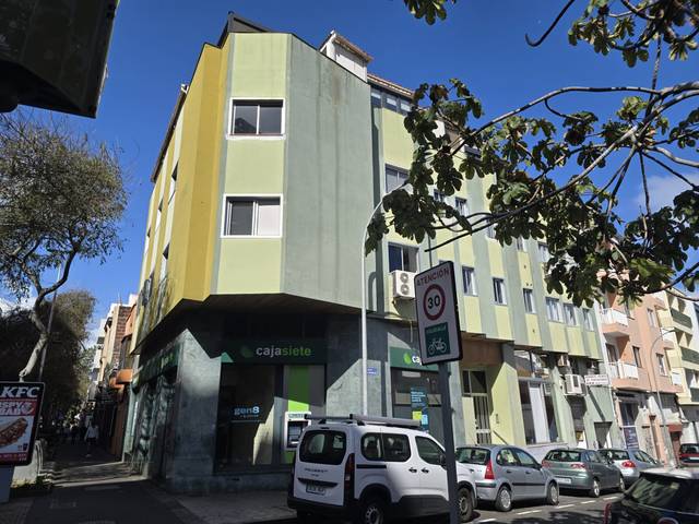 Garaje en Alquiler en Calle José Hernández Alfonso, 24 en La Salle - Cuatro Torres