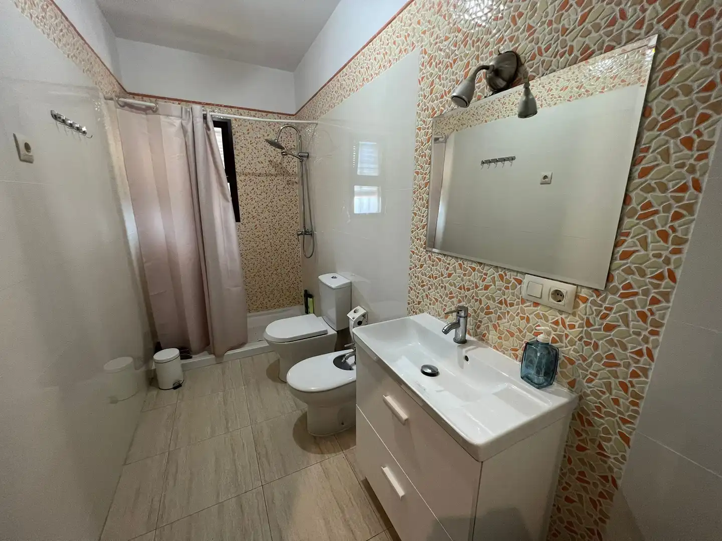 Badezimmer von Haus oder Chalet zum Verkauf in Almensilla mit Privatgarten, Terrasse und Abstellraum