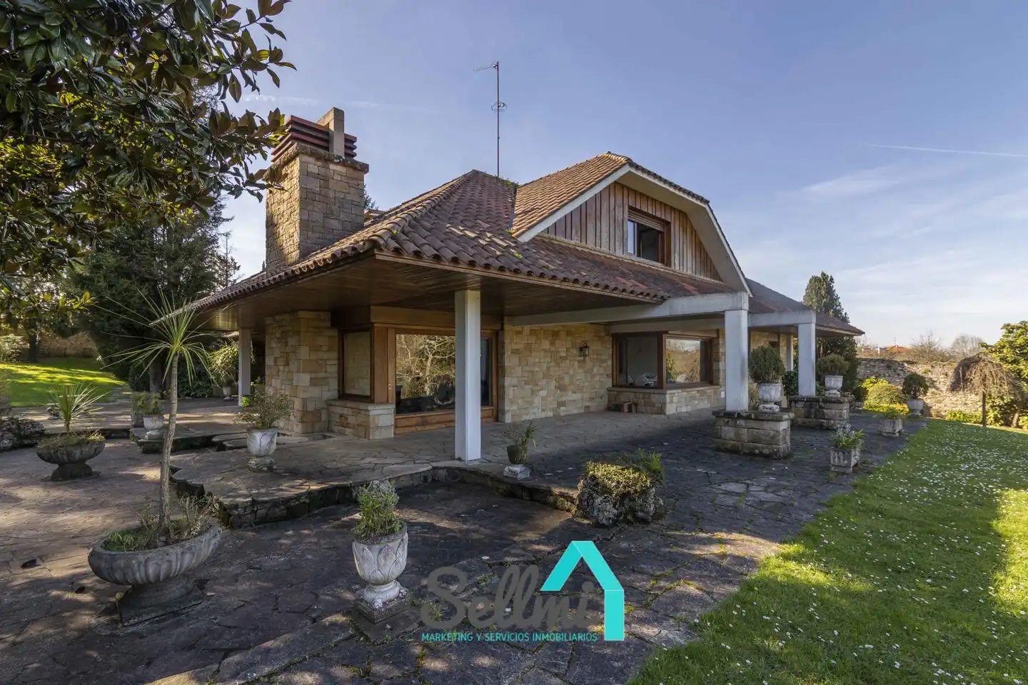 Jardí de Casa o xalet en venda en Gijón  amb Aire condicionat, Jardí privat i Parquet