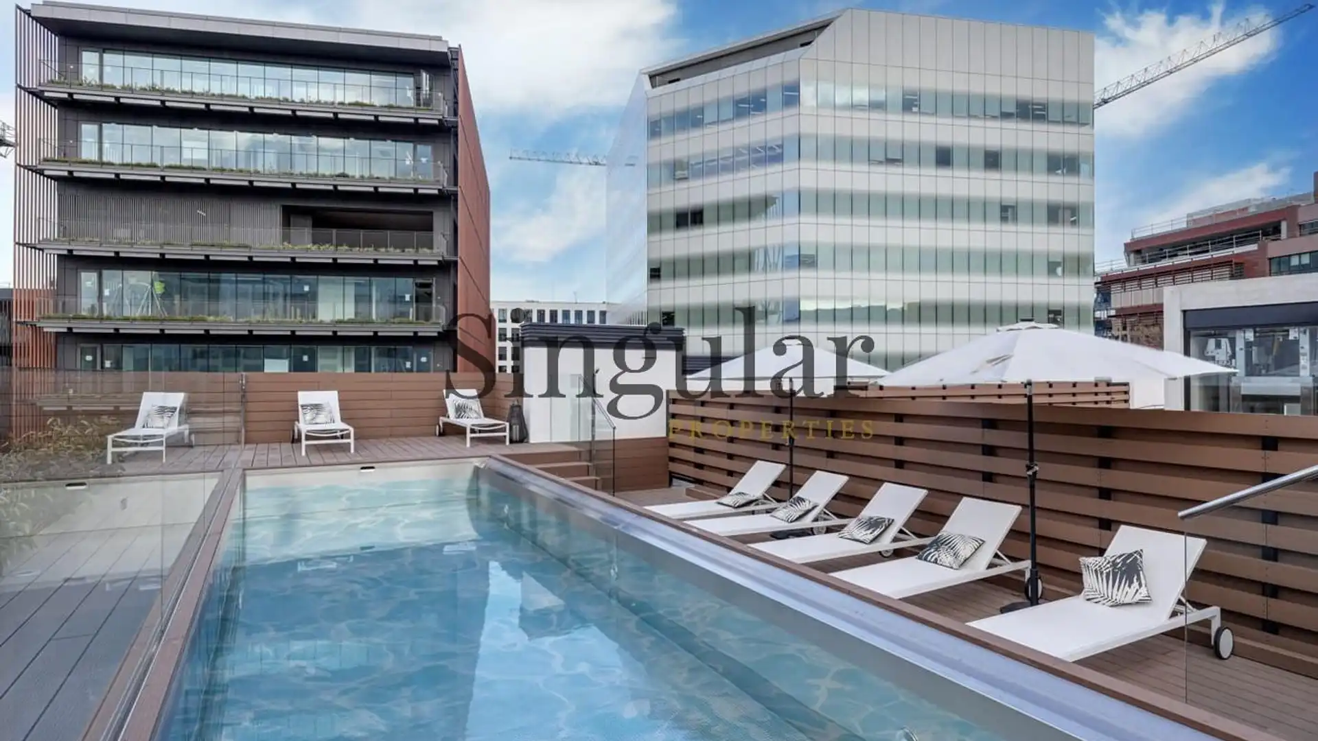 Swimming pool of Planta baja for sale in  Barcelona Capital  with Heating, Storage room and Community pool