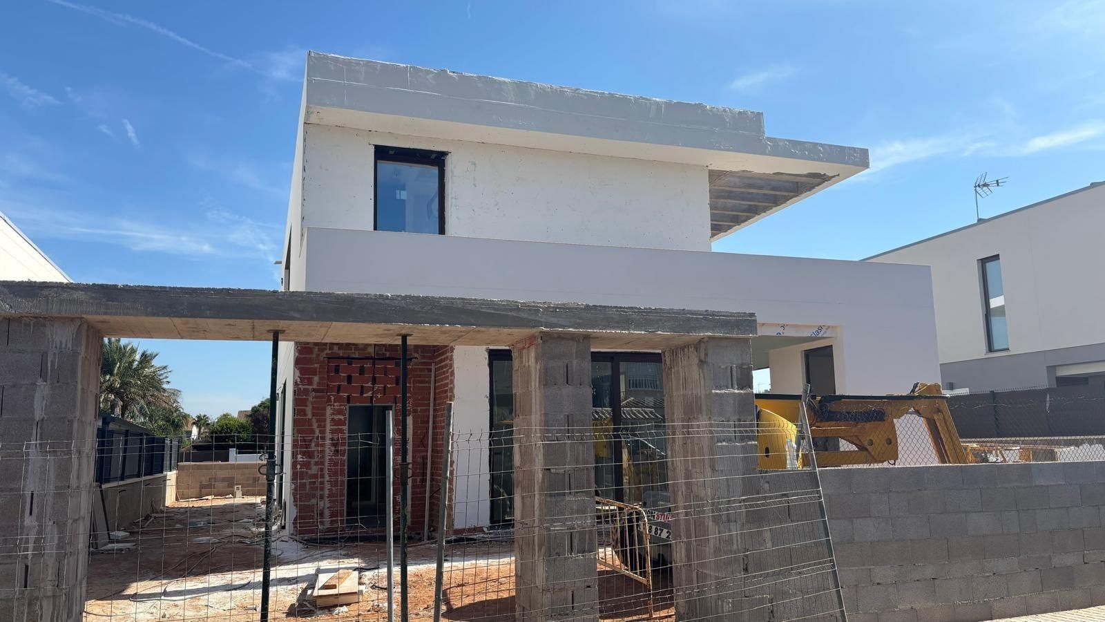 Vista exterior de Casa o xalet en venda en L'Eliana amb Aire condicionat, Calefacció i Jardí privat