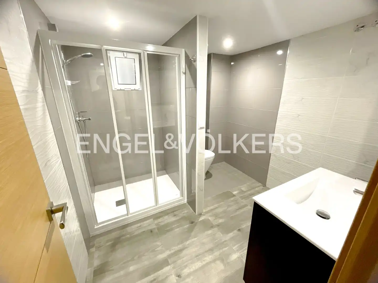 Baño de Apartamento de alquiler en Valencia con Aire acondicionado, Calefacción y Terraza