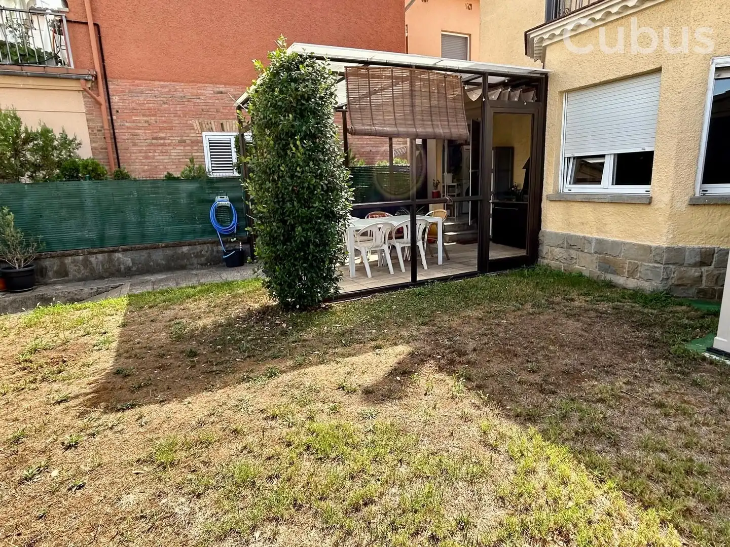 Jardí de Casa adosada en venda en Olot amb Aire condicionat, Calefacció i Terrassa