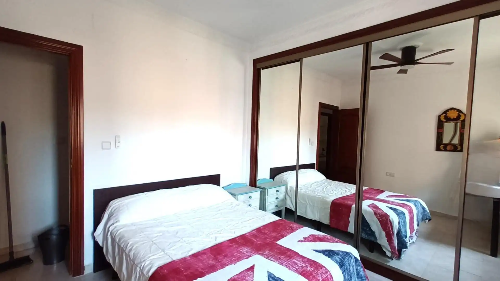 Habitación de Piso de alquiler en Valencia con Aire acondicionado y Amueblado