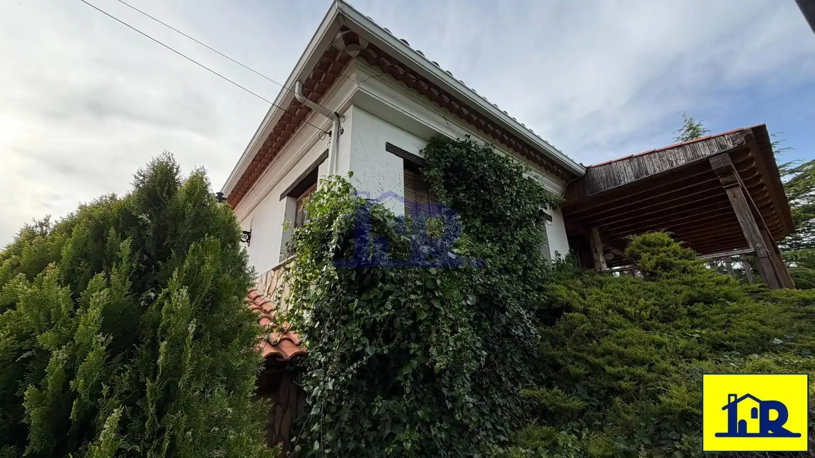 Vista exterior de Casa o xalet en venda en Villalba de la Sierra amb Calefacció, Traster i Piscina