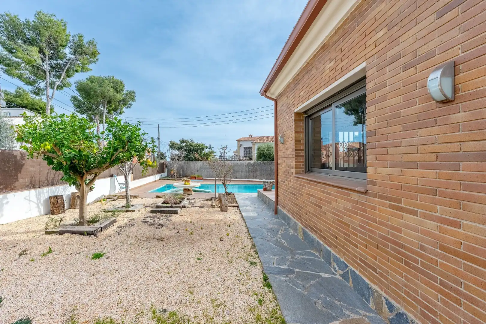 Vista exterior de Casa o xalet en venda en Calafell amb Calefacció, Jardí privat i Terrassa