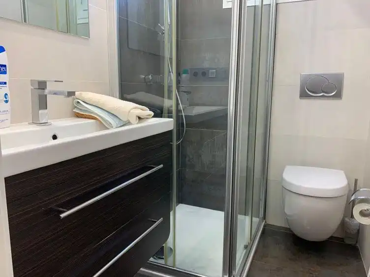 Baño de Piso de alquiler en  Pamplona / Iruña con Calefacción, Parquet y Amueblado