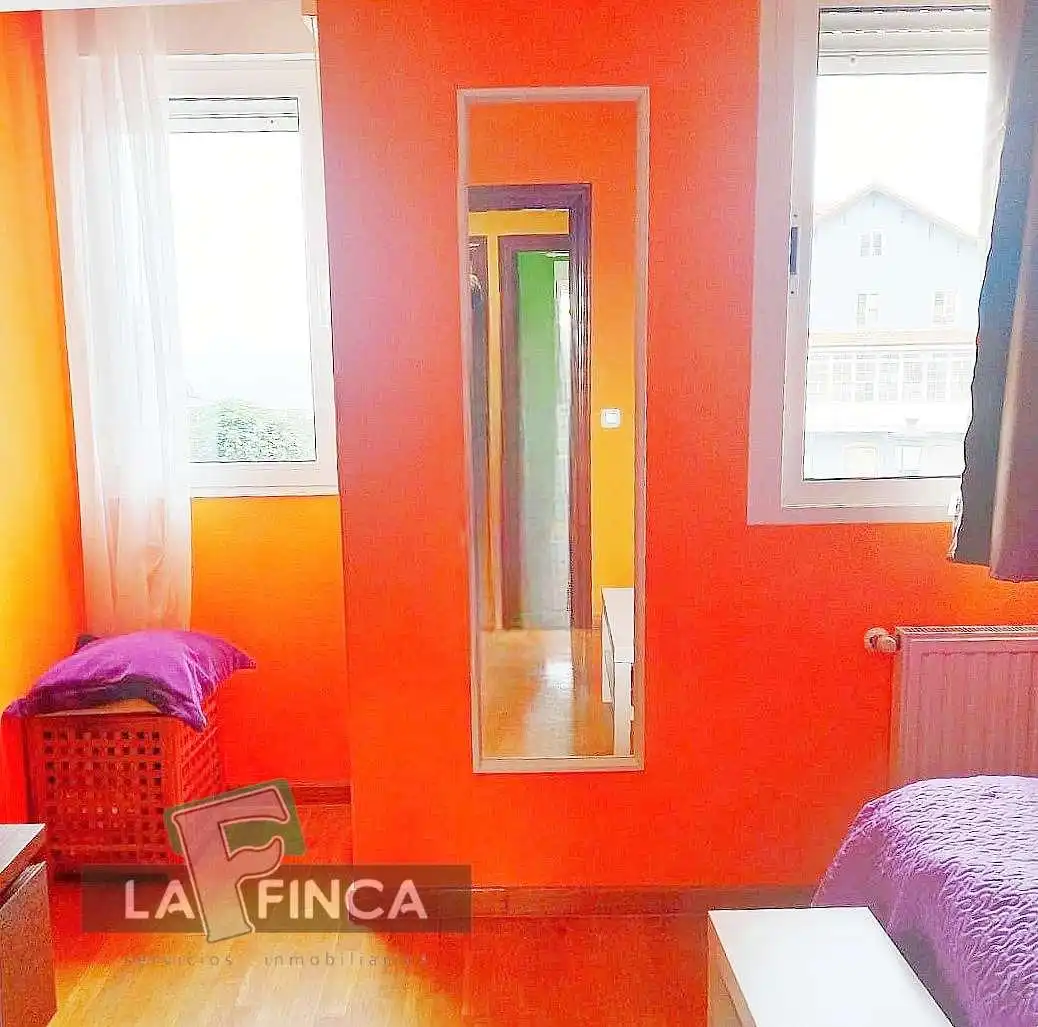 Dormitori de Casa o xalet en venda en Soto del Barco amb Calefacció, Parquet i Terrassa
