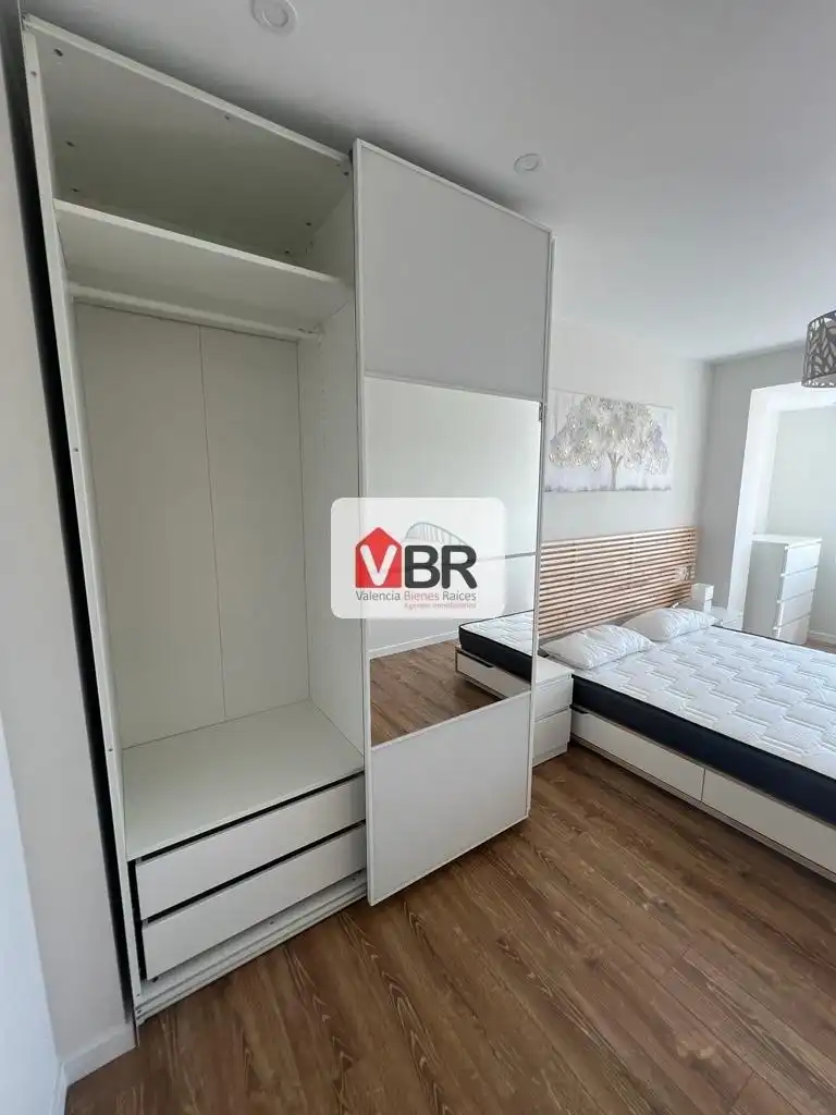 Schlafzimmer von Wohnung zur Miete in Valencia mit Klimaanlage, Heizung und Terrasse