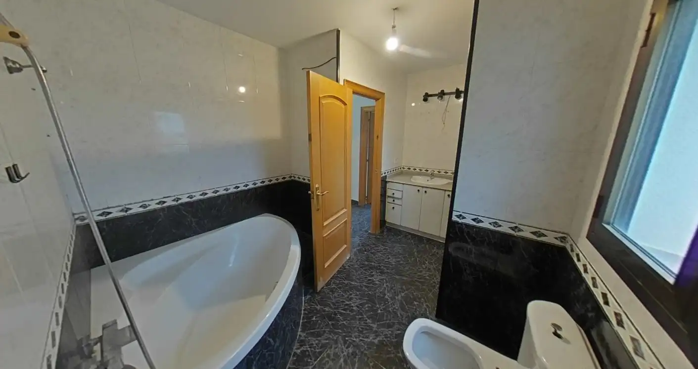 Baño de Casa o chalet en venta en Creixell con Jardín privado, Terraza y Alarma