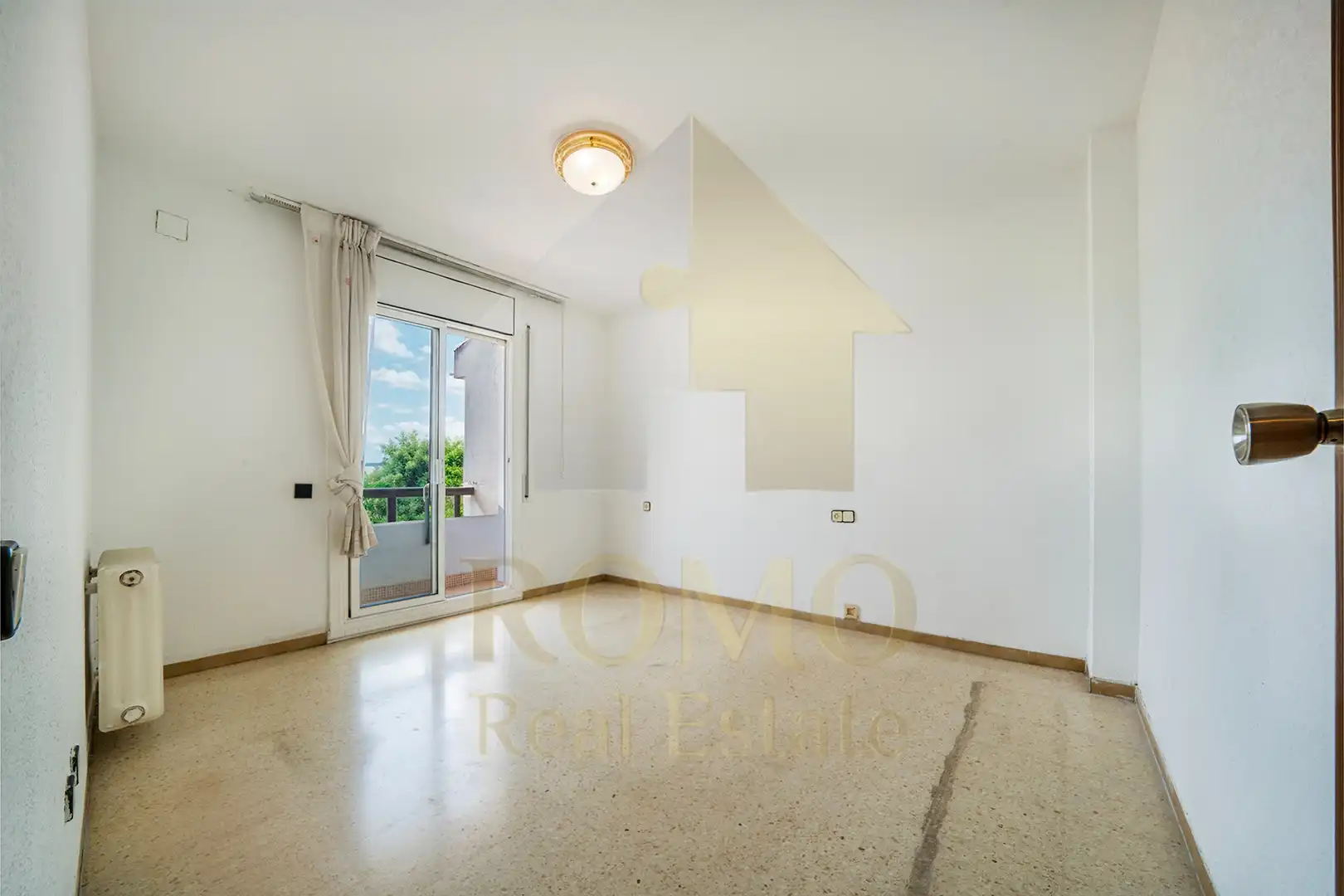 Habitación de Casa adosada en venta en Santa Perpètua de Mogoda con Balcón