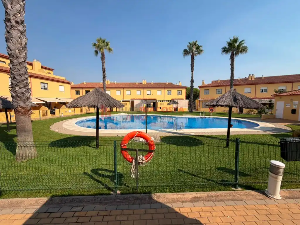 Swimming pool of Detached homes for sale in Islantilla