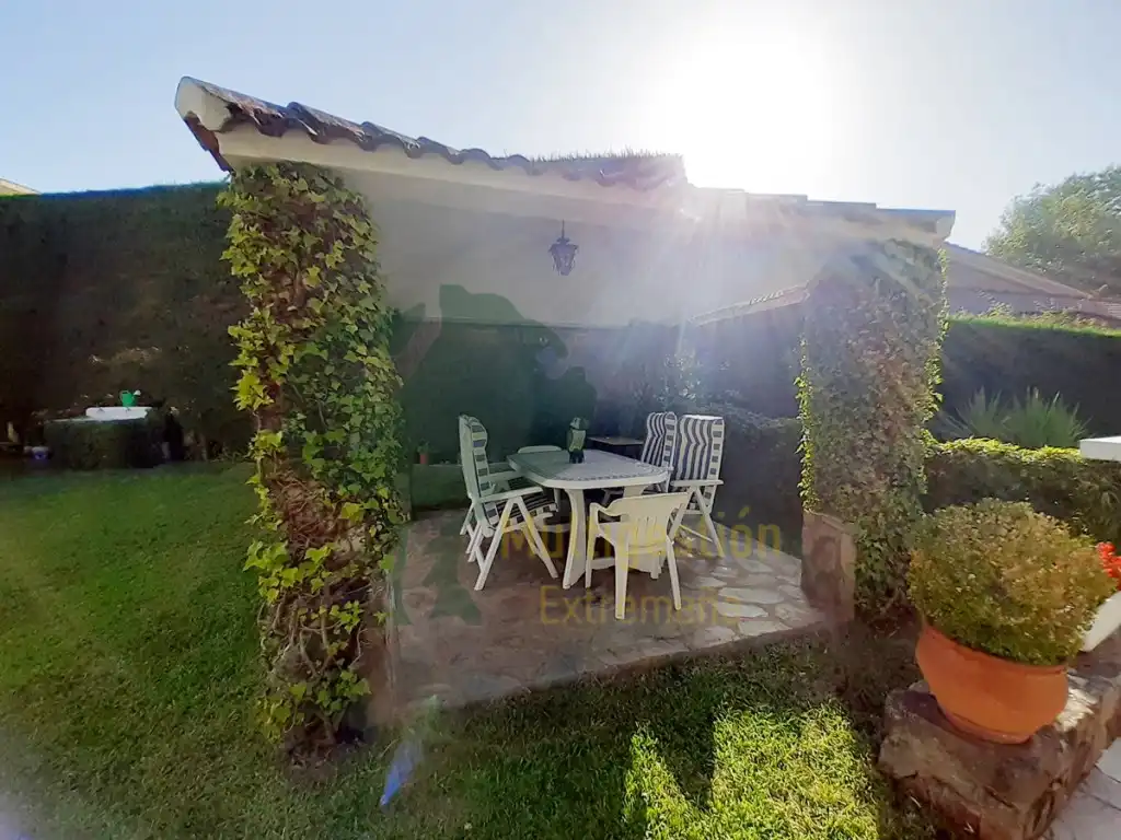 Jardí de Casa o xalet en venda en Cáceres