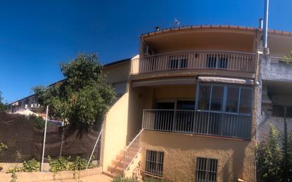 Vista exterior de Casa adosada en venda en Agramunt amb Terrassa