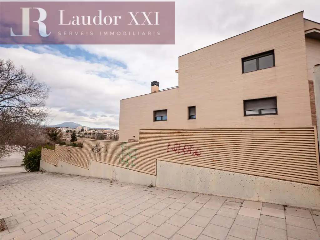 Vista exterior de Casa adosada en venta en Sant Quirze del Vallès