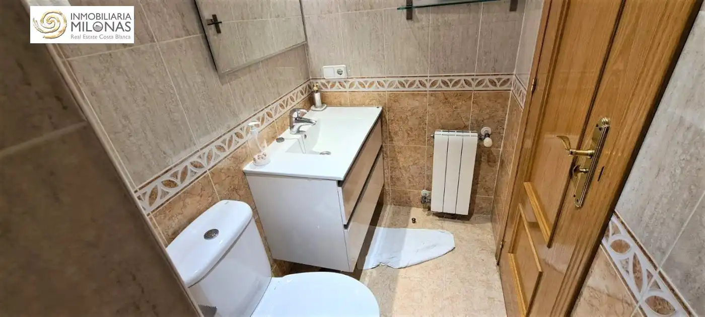Bany de Casa o xalet en venda en L'Alfàs del Pi amb Aire condicionat, Calefacció i Jardí privat