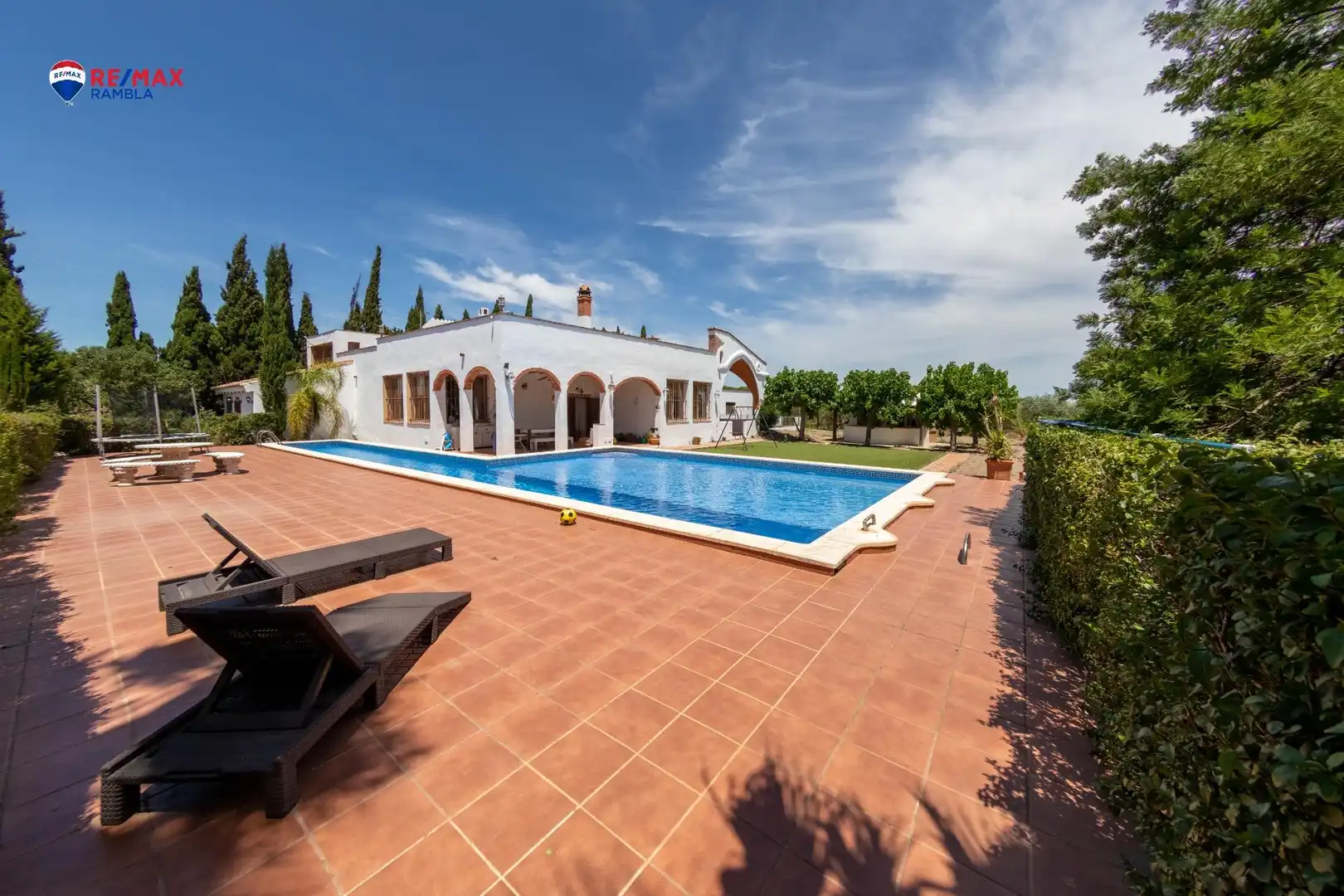 Piscina de Finca rústica en venta en Montbrió del Camp