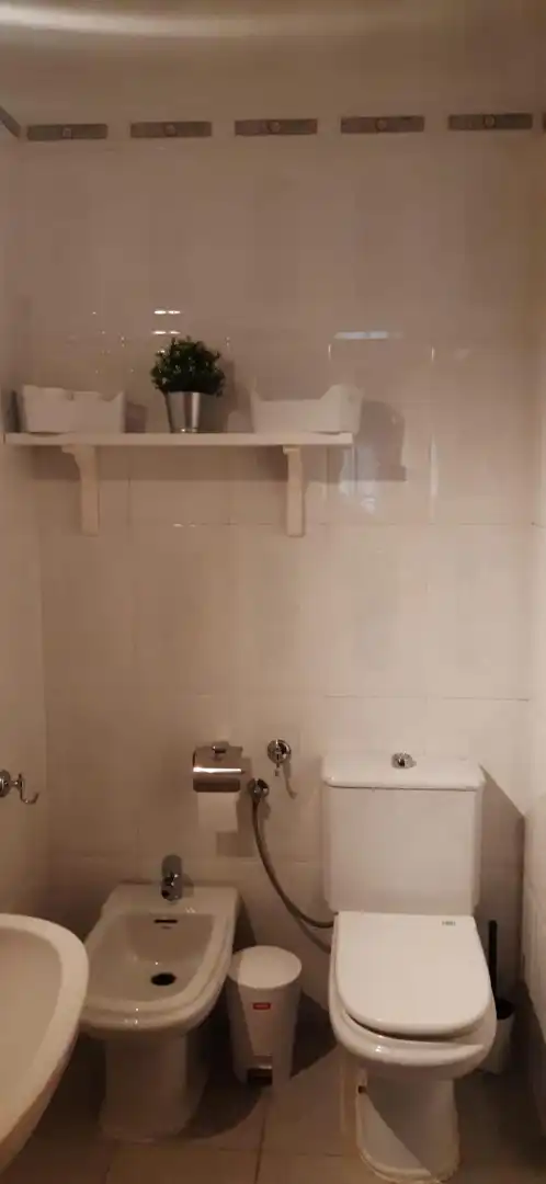 Baño de Piso en venta en Alcalá del Río con Aire acondicionado, Terraza y Amueblado