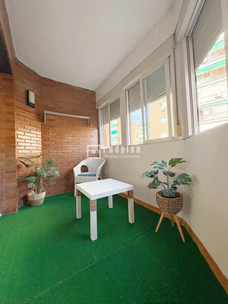 Vista exterior de Piso en venta en Madrid con Terraza y Trastero