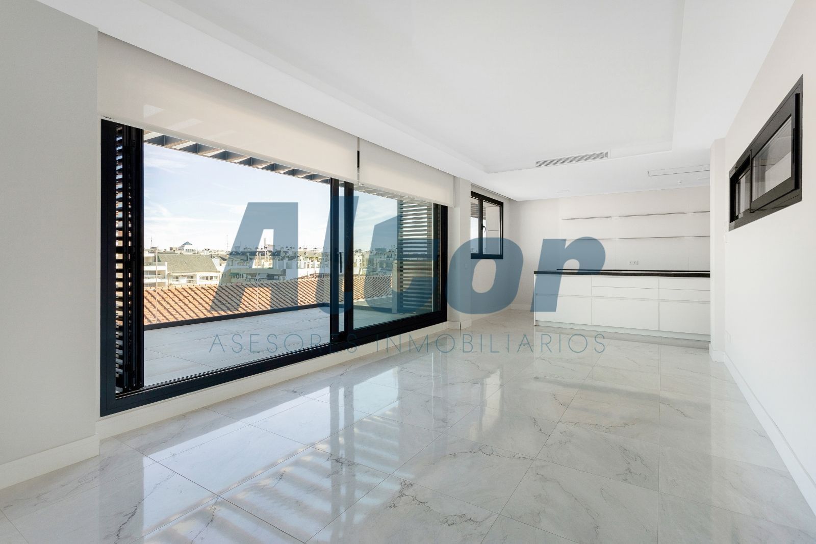 Cuina de Dúplex en venda en  Madrid Capital amb Aire condicionat, Terrassa i Traster