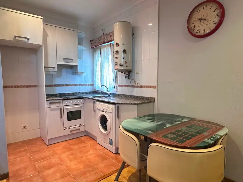 Cocina de Piso en venta en Gijón  con Parquet, Trastero y Amueblado