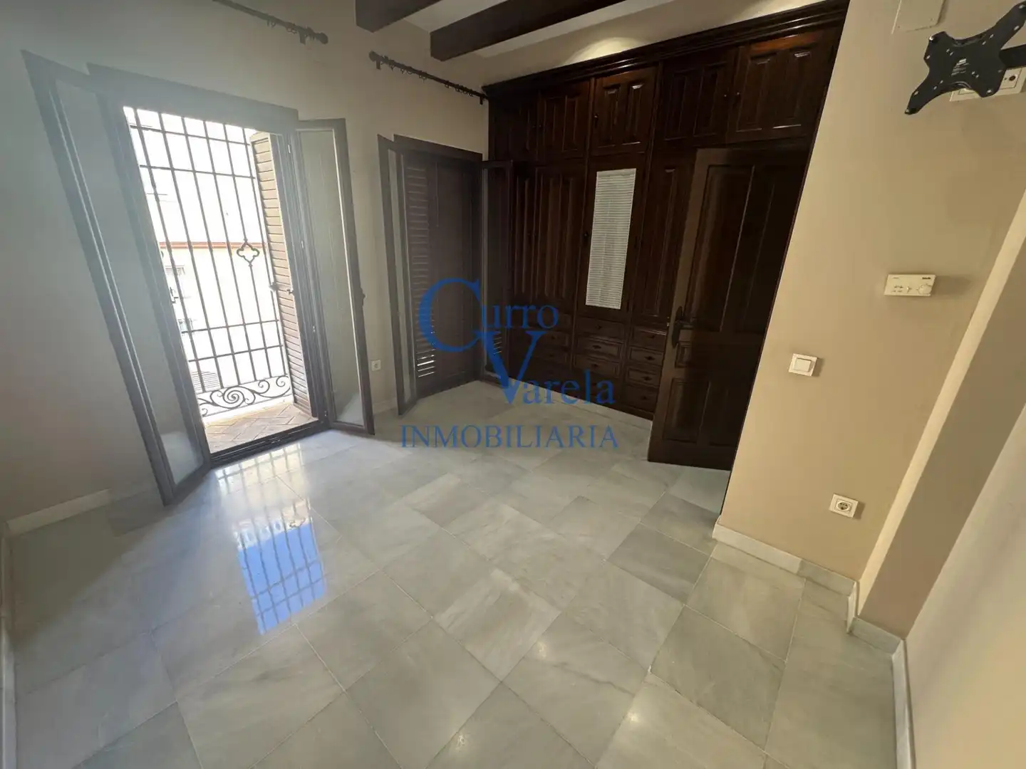 Houses for sale in Dos Hermanas  with Air Conditioner, Heating and Storage room