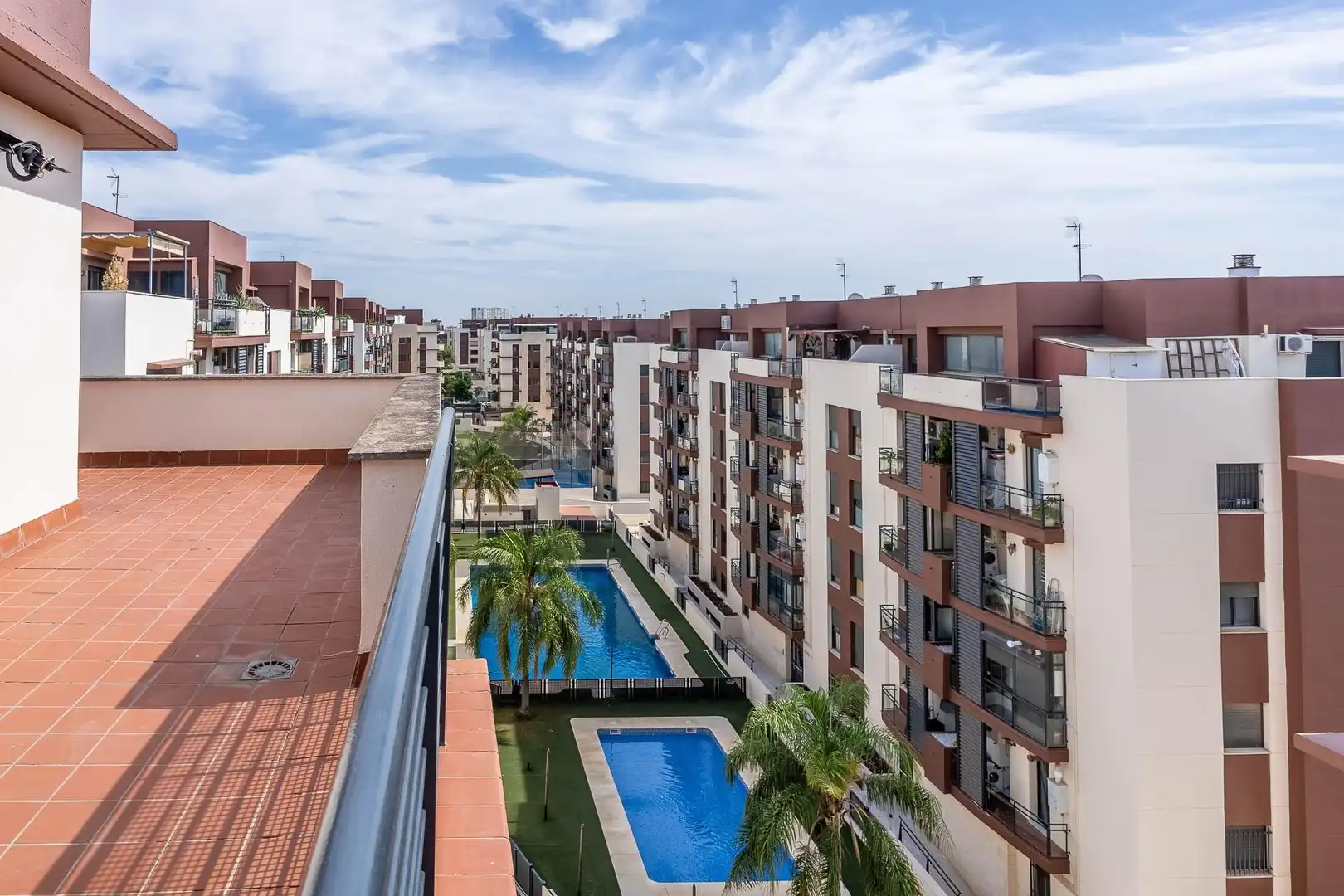 Piscina de Piso en venta en Mairena del Aljarafe con Aire acondicionado, Terraza y Trastero