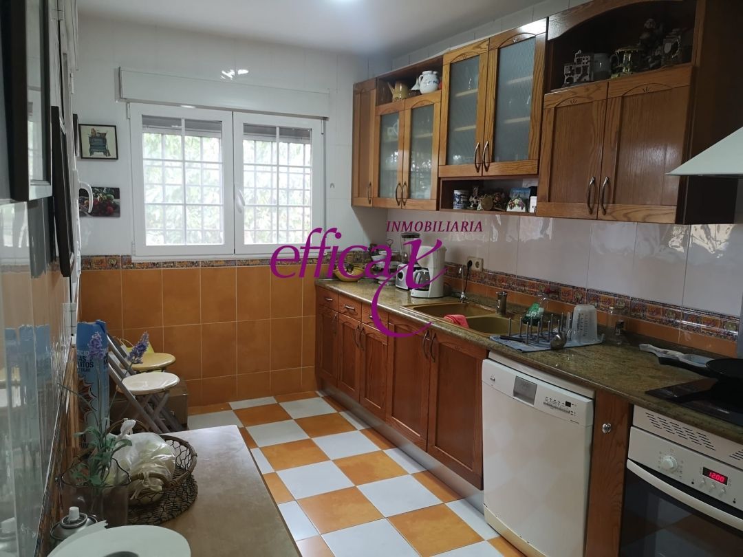 Cuina de Casa o xalet en venda en Santo Domingo-Caudilla amb Aire condicionat i Calefacció