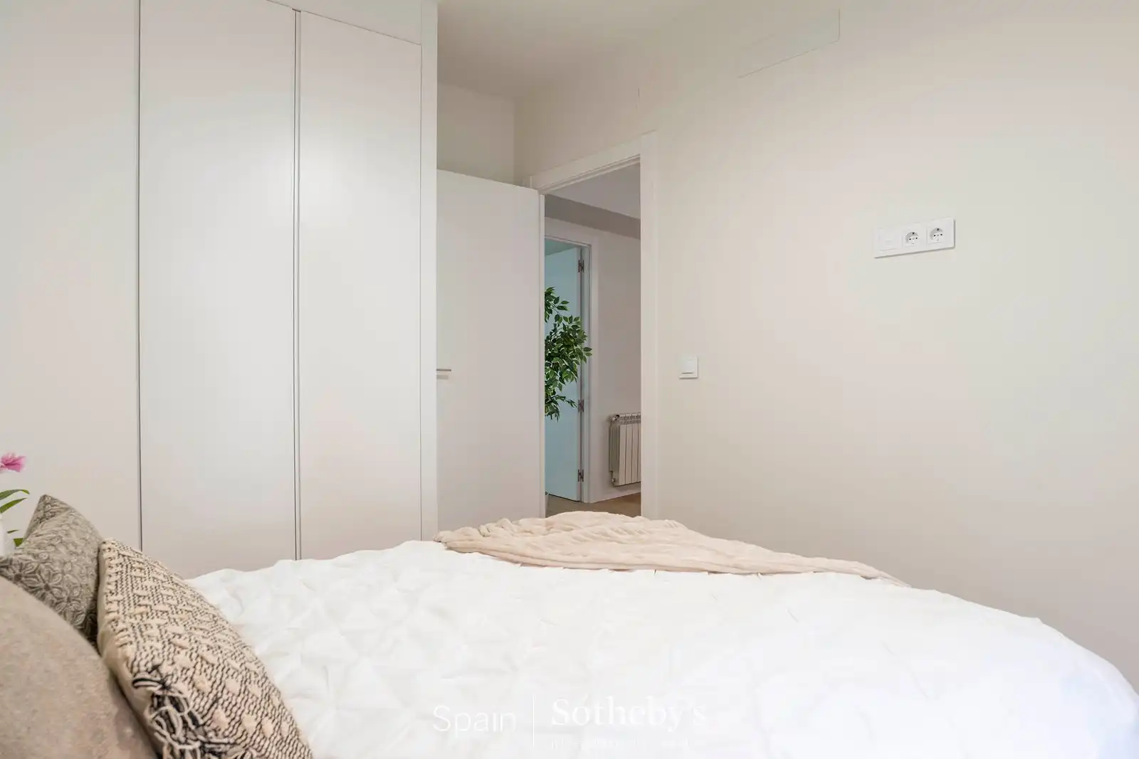 Dormitori de Apartament en venda en Madrid amb Aire condicionat i Terrassa