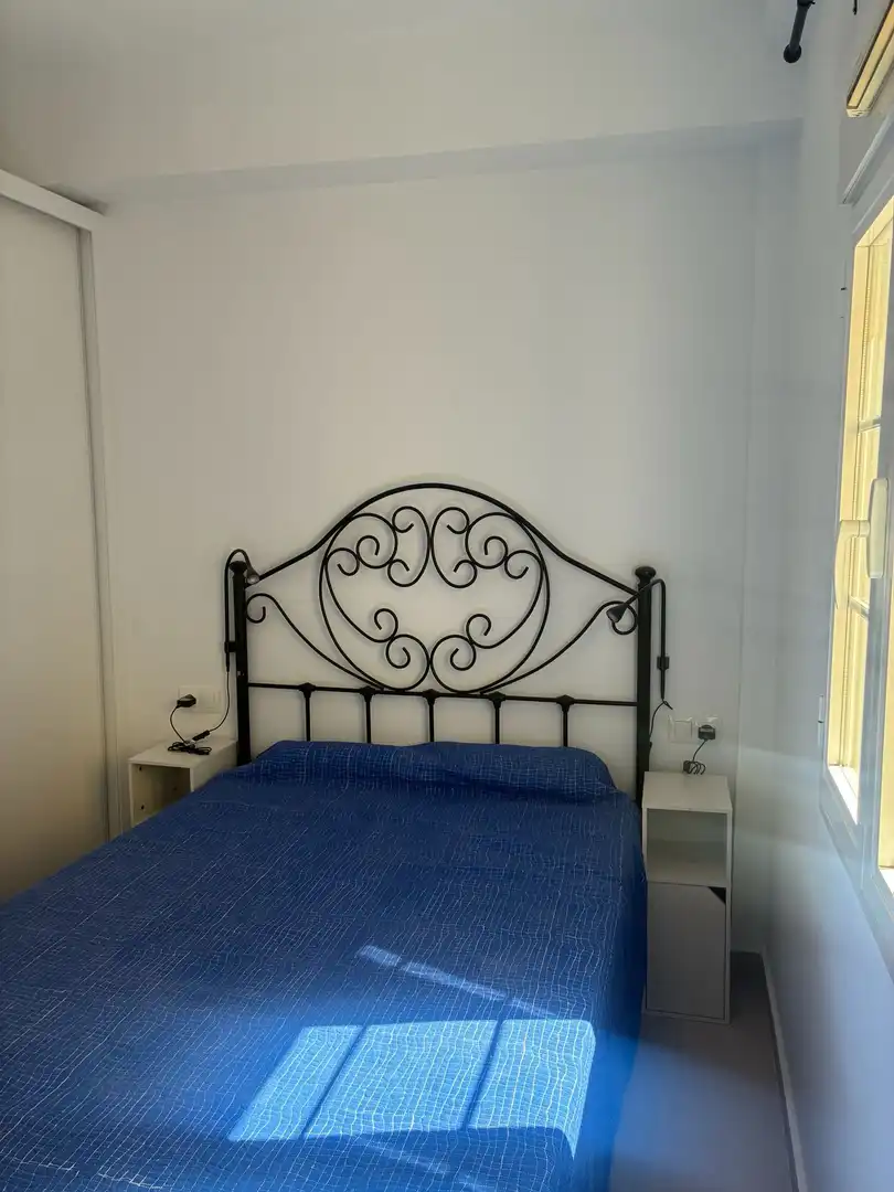 Dormitori de Pis de lloguer en Málaga amb Aire condicionat i Moblat