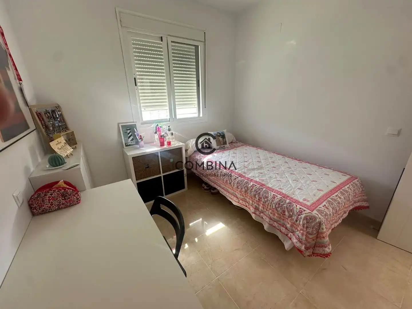 Schlafzimmer von Einfamilien-Reihenhaus zum Verkauf in Camas mit Klimaanlage, Terrasse und Abstellraum