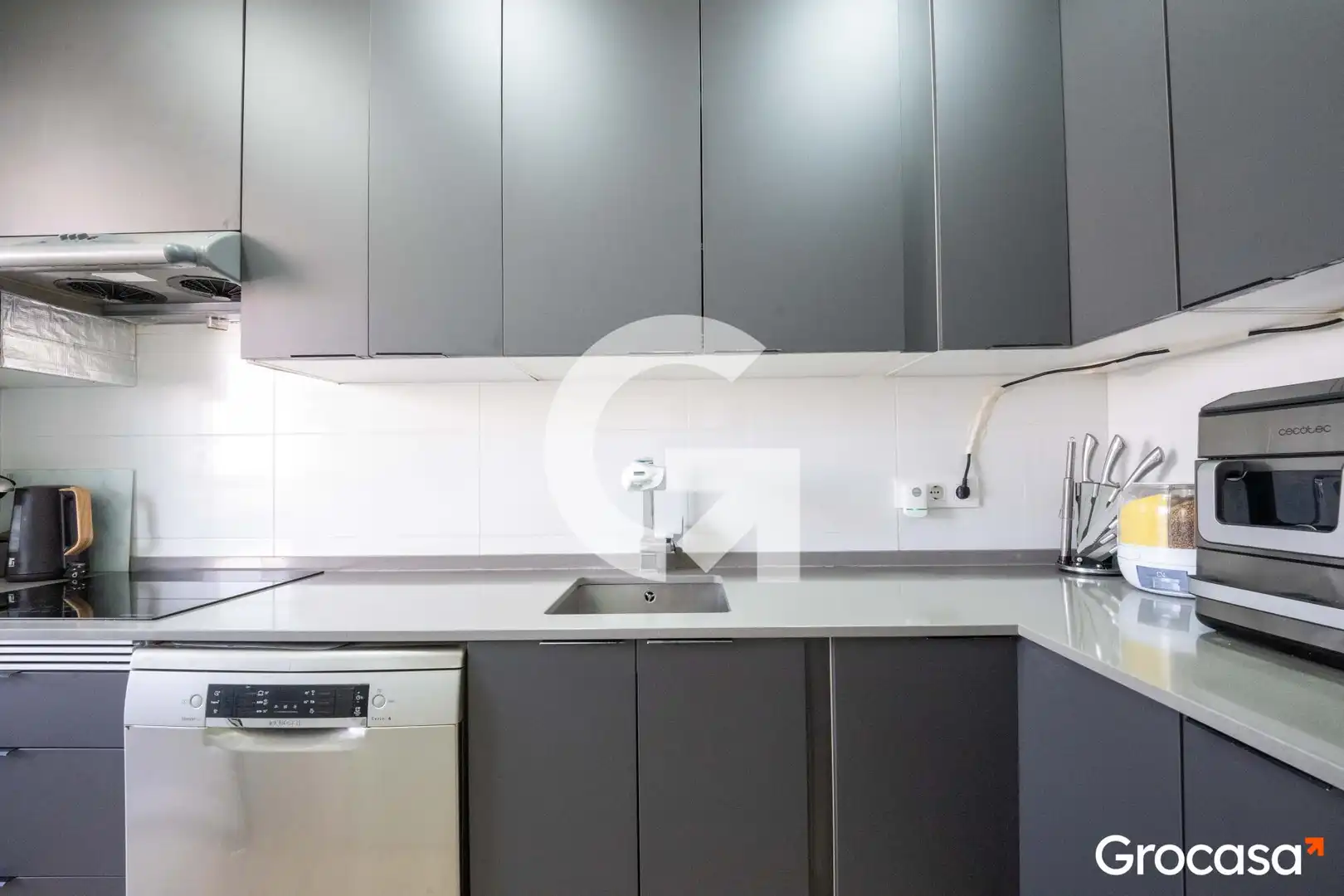 Cocina de Piso en venta en Mataró con Horno, Lavadora y TV